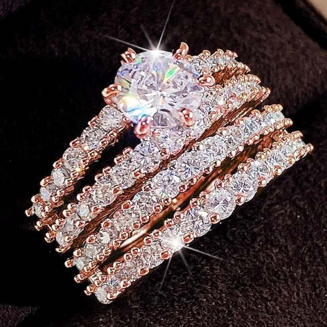 Delicate diamond finger rings set