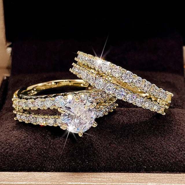 Delicate diamond finger rings set