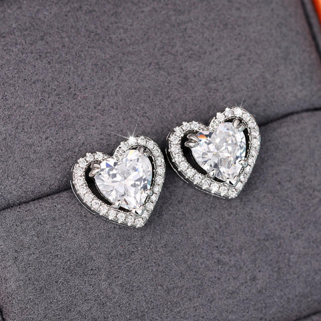Eleagnt diamond heart studs earrings