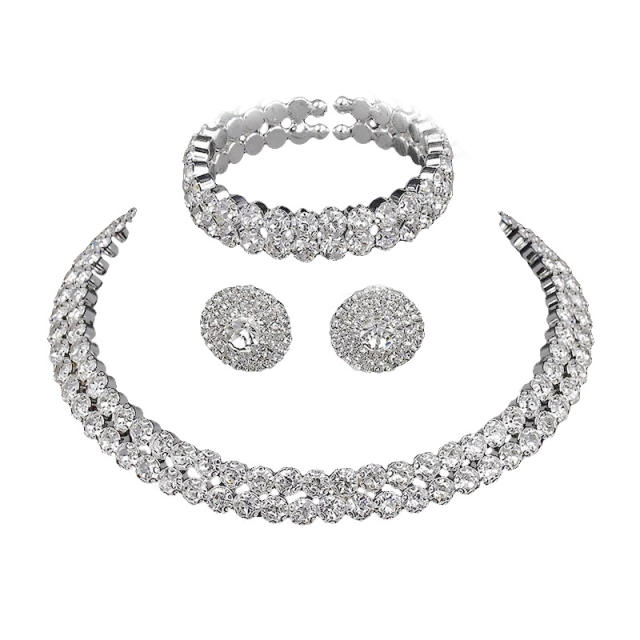 Delicate diamond choker jewelry set with evening bag