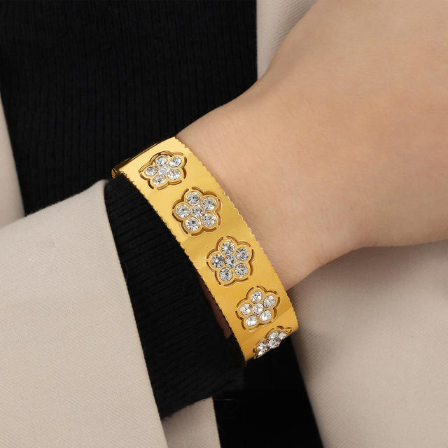18KG chunky diamond flower stainless steel bangle