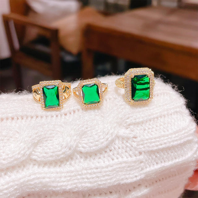 Vintage faux emerald statement finger rings