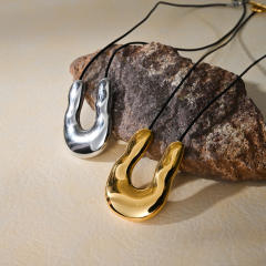 Personlity chunky U shape pendant stainless steel necklace