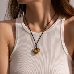 18KG chunky heart hollow heart pendant stainless steel necklace