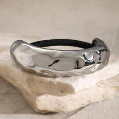 Elegant chunky hammer pattern stainless steel hair ties ponytail cuff