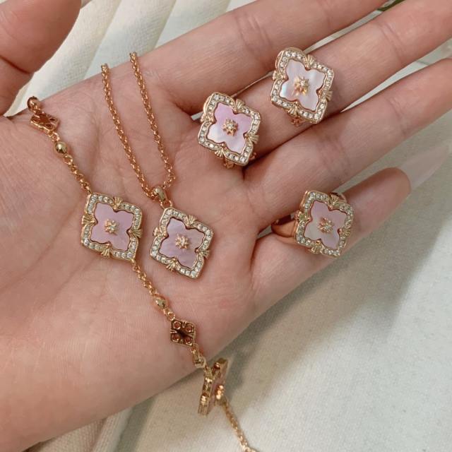 Sweet pink mother shell clover gold plated copper necklace set