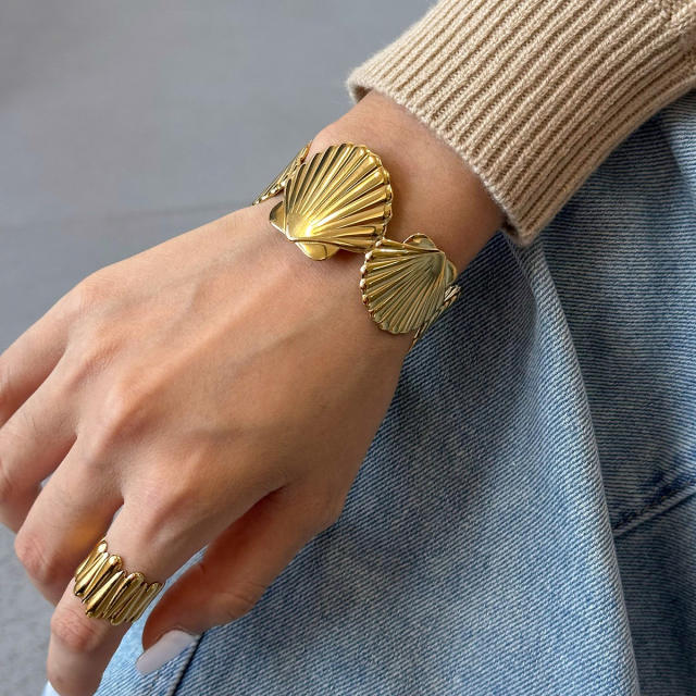 18KG ocean series shell design stainless steel chunky cuff bangle