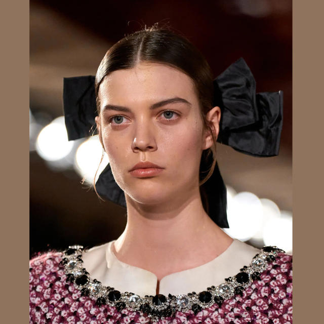 Oversized bow fashion show model same design french barrette hair clips