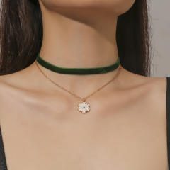 Chrismtas snowflake charm velvet choker necklace