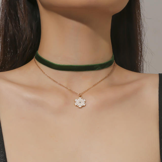 Chrismtas snowflake charm velvet choker necklace