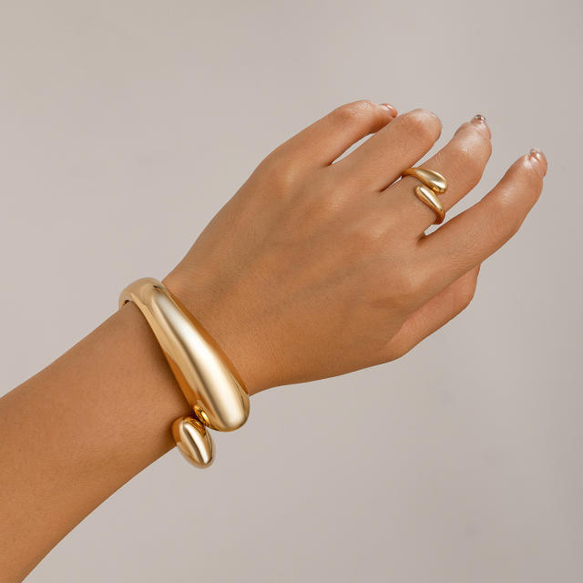 Chunky drop geometric alloy cuff bangle set