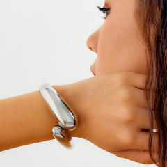 Chunky drop geometric alloy cuff bangle set