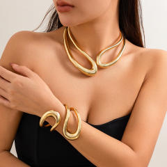 Vintage chunky alloy hollow out choker necklace bangle set
