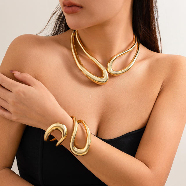 Vintage chunky alloy hollow out choker necklace bangle set