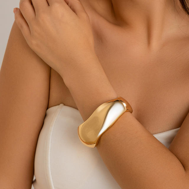 Chunky drop geometric alloy cuff bangle set