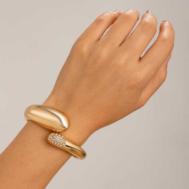 Chunky drop geometric alloy cuff bangle set