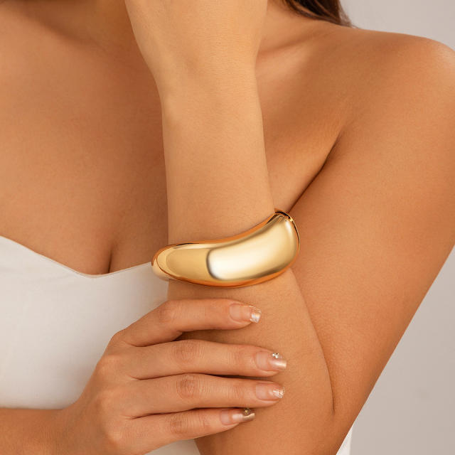 Chunky drop geometric alloy cuff bangle set