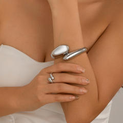 Chunky drop geometric alloy cuff bangle set