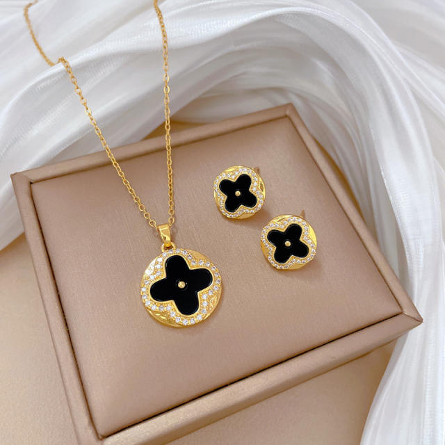 Classic dainty black clover round pendant stainless steel chain necklace set
