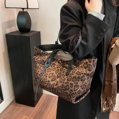 Winter autumn leopard pattern women tote bag