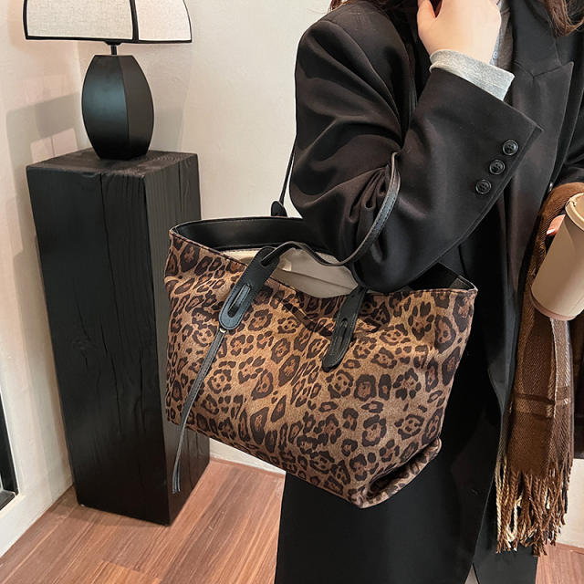 Winter autumn leopard pattern women tote bag