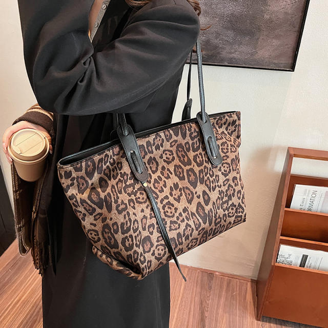 Winter autumn leopard pattern women tote bag