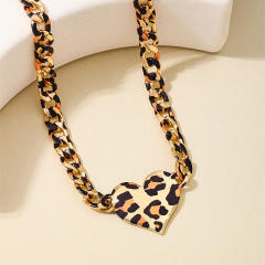 Personality metal leopard heart chain necklace choker
