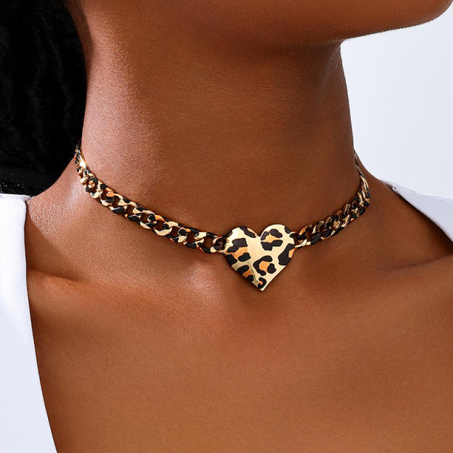 Personality metal leopard heart chain necklace choker