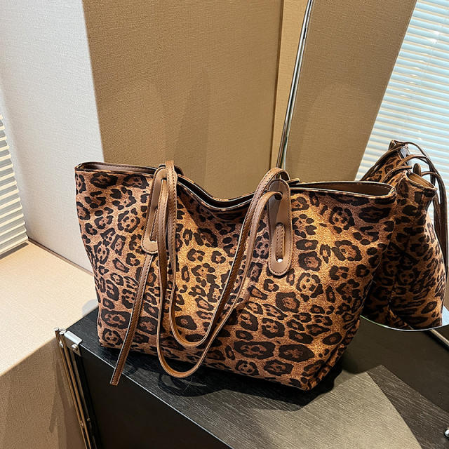 Winter autumn leopard pattern women tote bag