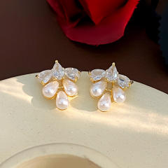 Delicate diamond pearl bead petal copper studs earrings