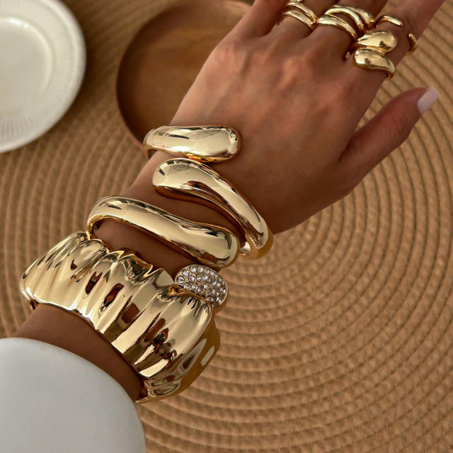 Chunky folded design metal bangle bracelet set for women