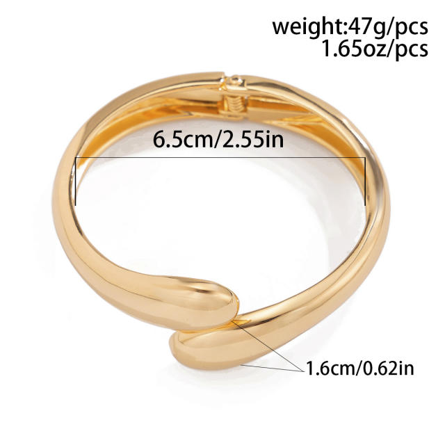 Chunky folded design metal bangle bracelet set for women