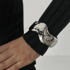 Liquid metal smooth Chunky bangle bracelet geometric wind texture bangle