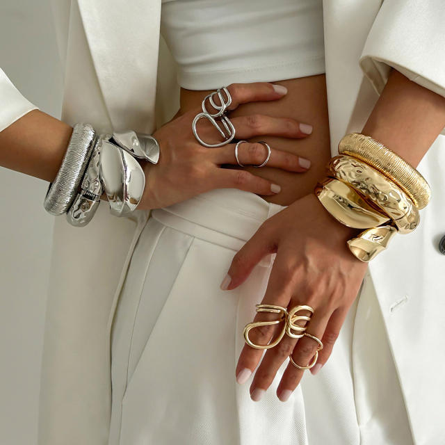 Hammer patttern chunky metal bangle bracelet set