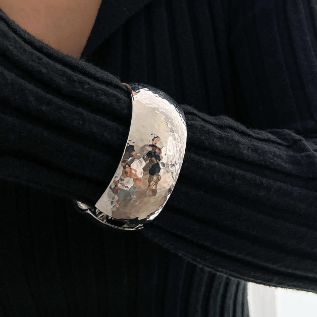 Liquid metal smooth Chunky bangle bracelet geometric wind texture bangle