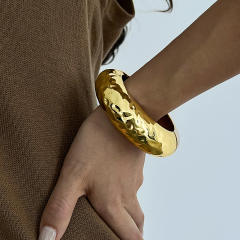 Liquid metal smooth Chunky bangle bracelet geometric wind texture bangle