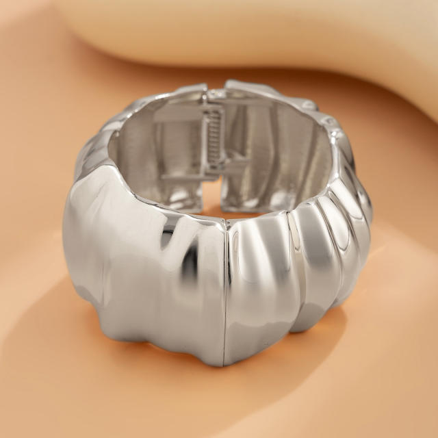 Heavy Industry Chunky Women's Personalized Pleated Metal Water Drop bangle bracelet