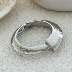 Liquid metal smooth Chunky bangle bracelet geometric wind texture bangle