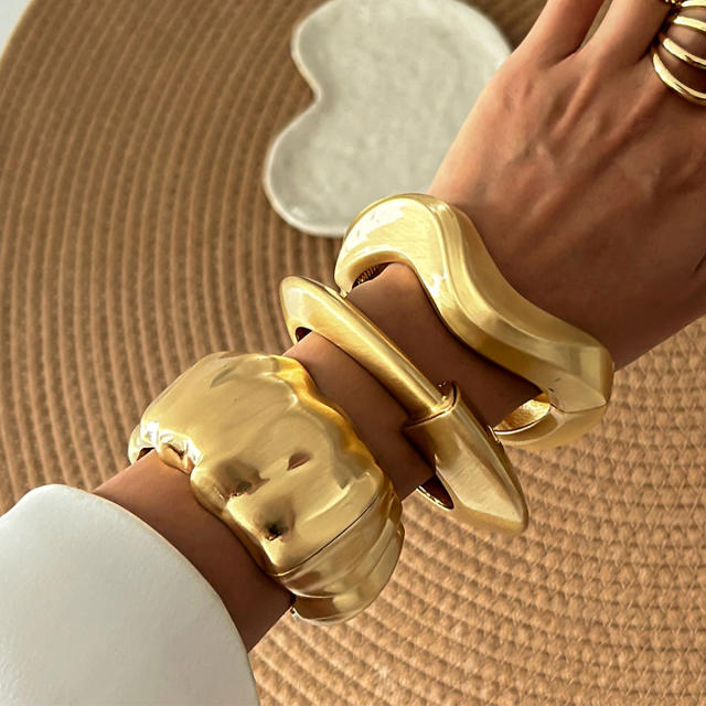 Exaggerated irregular metal pleated matte bracelet bangle set
