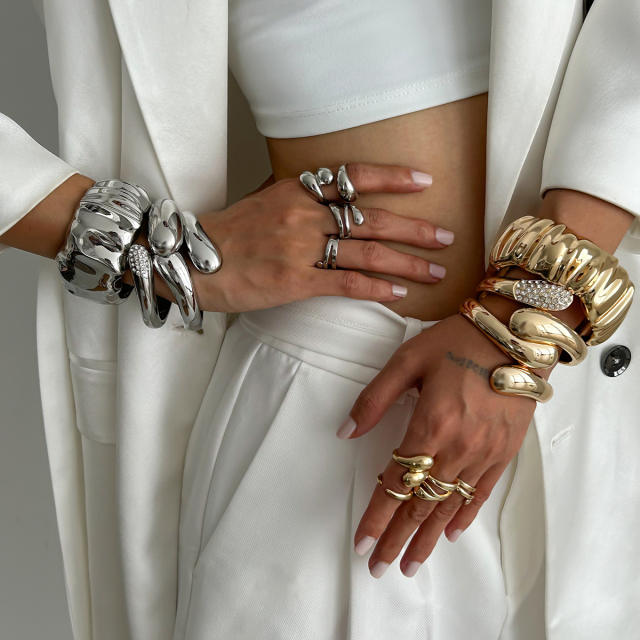 Chunky folded design metal bangle bracelet set for women