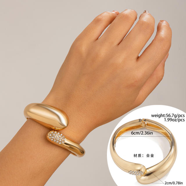 Chunky folded design metal bangle bracelet set for women