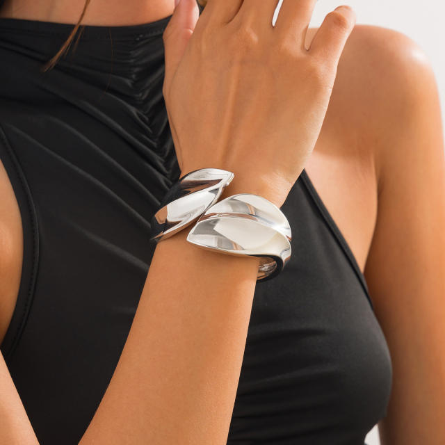 Hammer patttern chunky metal bangle bracelet set