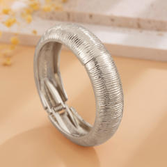Hammer patttern chunky metal bangle bracelet set