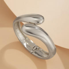 01 bracelet white k 2427