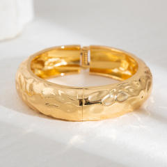 02 bracelet gold 2552