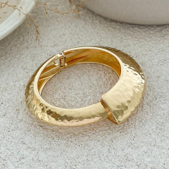 03 bracelet gold 2606