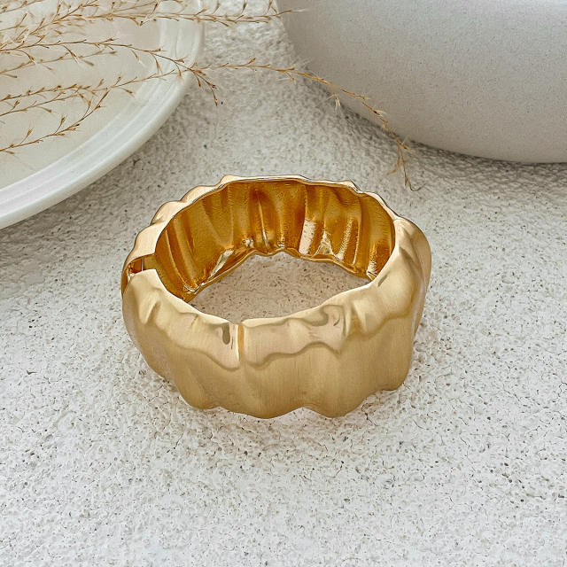Exaggerated irregular metal pleated matte bracelet bangle set