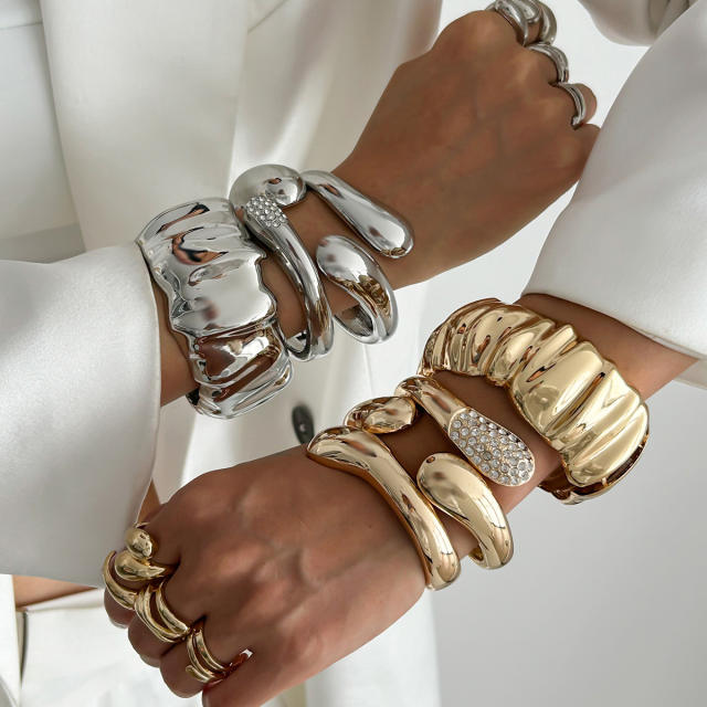 Chunky folded design metal bangle bracelet set for women