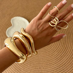 Chunky wave bangle metal bangle set