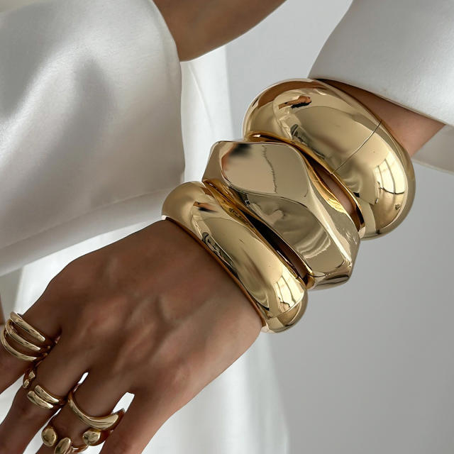 Chunky metal bangle bracelet set